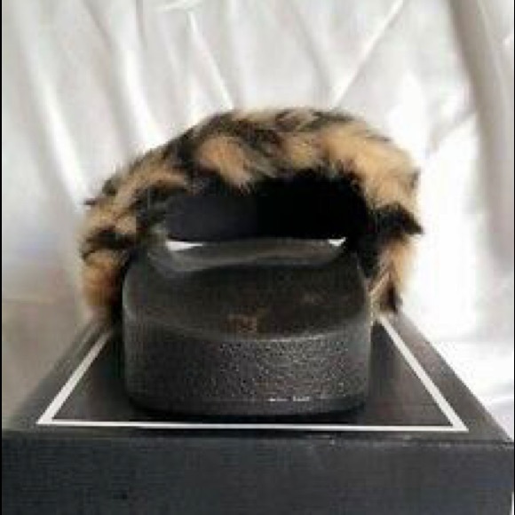 Qupid Booboo Leopard Fur Open Toe  Slides Sandals/Slippers NWOT SZ 8 - Picture 2 of 2